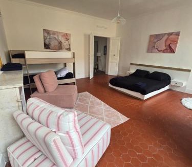 Centre Ville d'Ales Apartment | L'avéjan 170 m2 Alès 10 couchages