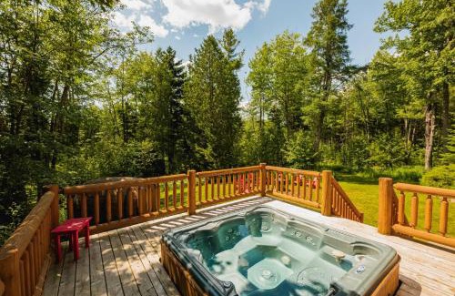 Fiddler Lake Resort Ski Chalet | L'Echo des Bois - Private Hot tub & Sauna