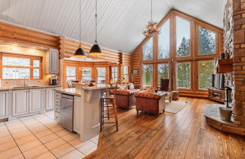 Fiddler Lake Resort Ski Chalet | L'Echo des Bois - Private Hot tub & Sauna