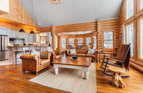 Fiddler Lake Resort Ski Chalet | L'Echo des Bois - Private Hot tub & Sauna