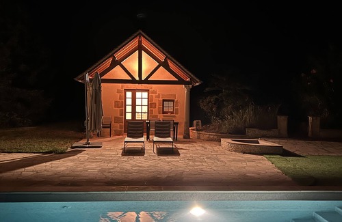 Astaillac House | L'Eden de Georges - relaxation with heated pool and private out-door escape range