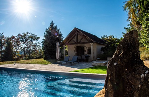 Astaillac House | L'Eden de Georges - relaxation with heated pool and private out-door escape range