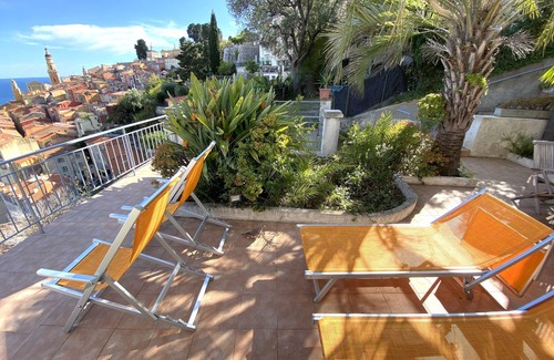 Menton Villa | L'ensoleillée Citronniers 52m² Exceptional view of the beach Terrace60m² beds5*