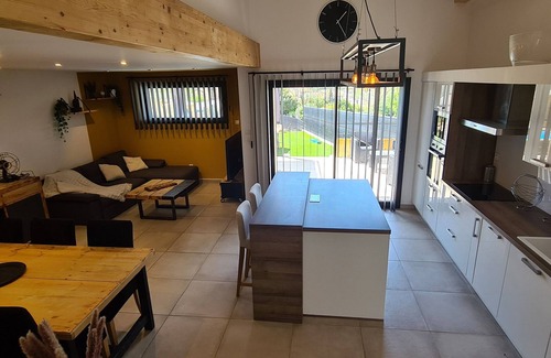 Meyreuil House | L'escale , Triplex Spa & Piscine