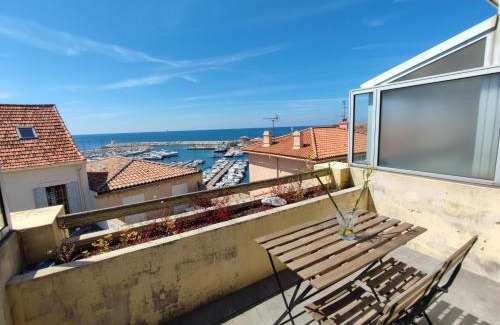 Sausset-les-Pins Apartment | L'ESCAPADE - Vue MER & TERRASSE - Plage à 100m