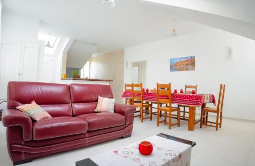 La Colle-sur-Loup Apartment | L'Esprit du Sud - lumineux et authentique