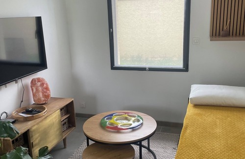 Malemort-du-Comtat Bed & Breakfast | L'esquirou house type 2
