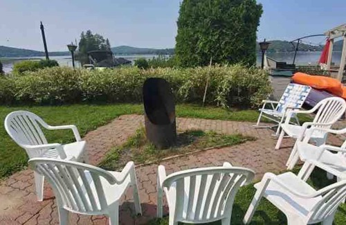 Sainte-Catherine-de-la-Jacques-Cartier House | L'Évasion au Lac Sergent with spa, waterfront