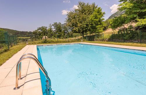 Talloires-Montmin Apartment | L'Hermitage, 3 appartements avec terrasse, vue lac, parking et PISCINE, LLA Selections by Location Lac Annecy