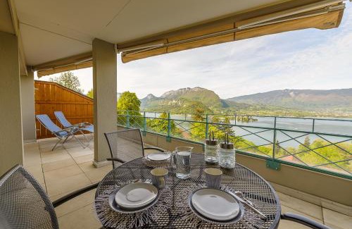 Talloires-Montmin Apartment | L'Hermitage, 3 appartements avec terrasse, vue lac, parking et PISCINE, LLA Selections by Location Lac Annecy