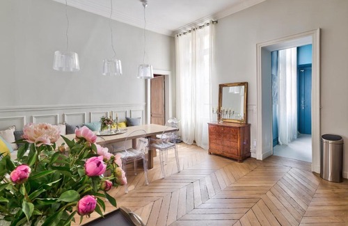 Les Iles Apartment | L'ile Saint-Louis by Weekome
