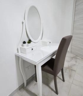 Universita Apartment | L'impero dei fiori