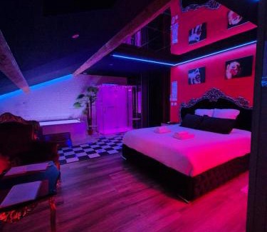 Serrieres Apartment | L'Interdit Suite Luxe Romantique Spa Balneo Sauna Hammam