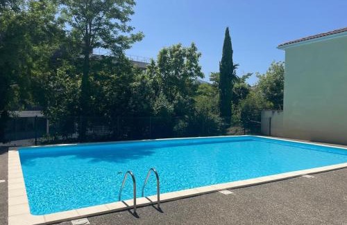 Foix Apartment | L'oasis urbain - Charme unique et piscine