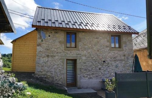 Entremont-le-Vieux House | L'Ophrys au désert d'Entremont