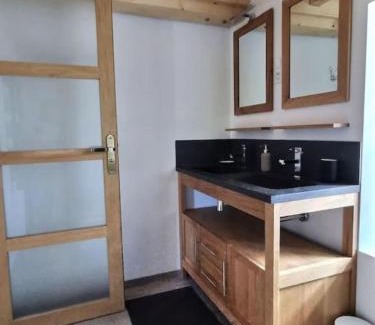 Entremont-le-Vieux House | L'Ophrys au désert d'Entremont
