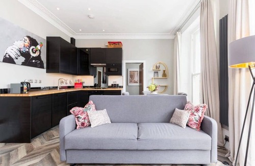 Leamington Spa Apartment | L-Spa Boutique Apartments - Stylish Regency two bedroom apartment