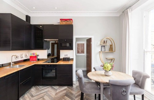 Leamington Spa Apartment | L-Spa Boutique Apartments - Stylish Regency two bedroom apartment