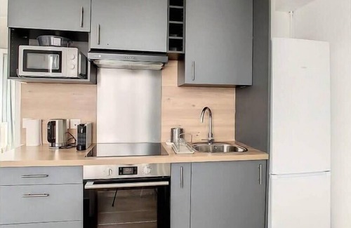 Livry-Gargan Apartment | L04 - Aéroport, Paris, Disney, Parc des Expositions by Villa Dengous
