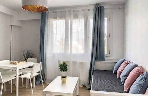 Livry-Gargan Apartment | L04 - Aéroport, Paris, Disney, Parc des Expositions by Villa Dengous