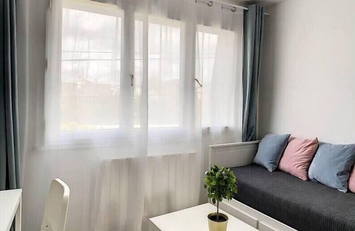 Livry-Gargan Apartment | L04 - Aéroport, Paris, Disney, Parc des Expositions by Villa Dengous