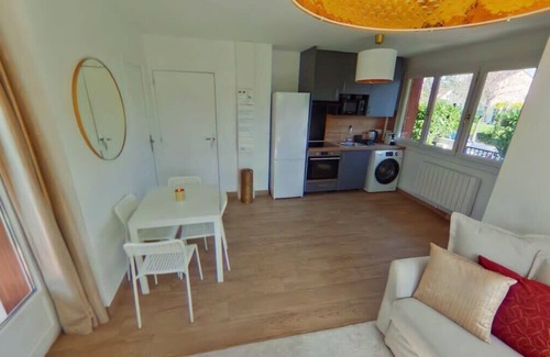 Livry-Gargan Apartment | L05 - Aéroport, Paris, Disney, Parc des Expositions by Villa Dengous