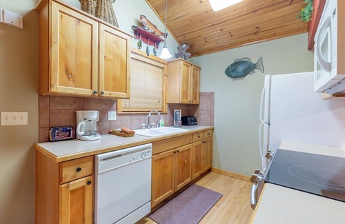 Reeds Spring Cabin | L076, 2Br, 2ba Cabin September Special: Save on Stays 3+ Nts SEE DESC.BELOW