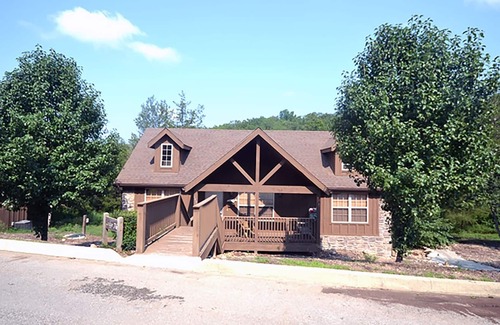 Reeds Spring Cabin | L076, 2Br, 2ba Cabin September Special: Save on Stays 3+ Nts SEE DESC.BELOW