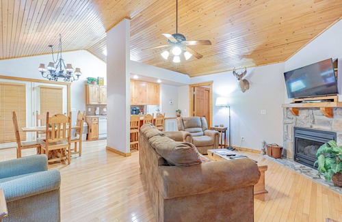Reeds Spring Cabin | L093, 2Br Cabin, Pets; Getaway for Less – 15% Off 3+ Nts SEE DESC. BELOW