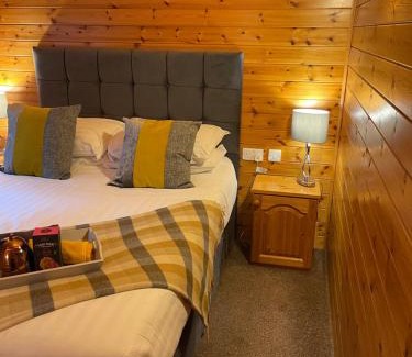 Bethesda House | L10 - The Conwy Spa with Hot Tub
