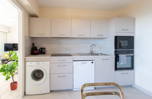 Fabron Apartment | L11 Claire Fontaine Sea view 2 BDR AC Parking swiming pool