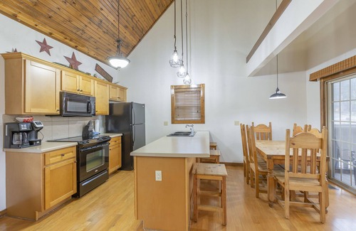 Reeds Spring Cabin | L119A, 1-Br Loft Lakefront Cabin; September Deal: 15% Off 3+ Nts SEE DESC. BELOW