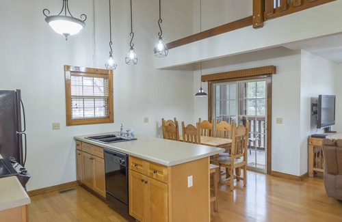 Reeds Spring Cabin | L119A, 1-Br Loft Lakefront Cabin; September Deal: 15% Off 3+ Nts SEE DESC. BELOW