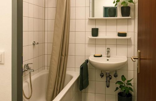 Alsdorf Apartment | L21-Apartment Alsdorf, 2 Zimmer, 3 Betten, Standardisierte Ausstattung, ideal für Reisende, Pendler, Familien