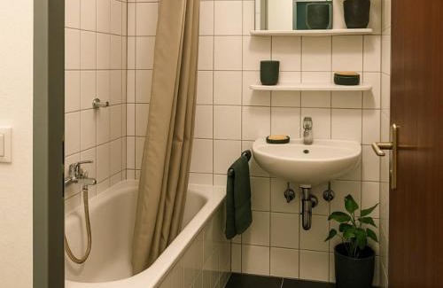 Alsdorf Apartment | L21-Apartment Alsdorf, 2 Zimmer, 3 Betten, Standardisierte Ausstattung, ideal für Reisende, Pendler, Familien