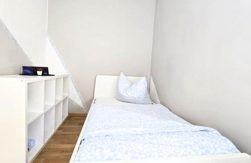 Ottendorf-Okrilla Apartment | L21-Apartment Ottendorf-Okrilla, 1 Zimmer, 3 Betten, Standardisierte Ausstattung, ideal für Reisende, Pendler, Familien