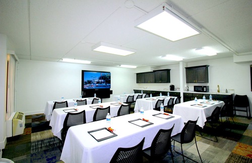 Palm Springs Hotel | L3 Oasis Hotel