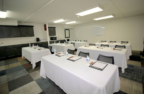 Palm Springs Hotel | L3 Oasis Hotel
