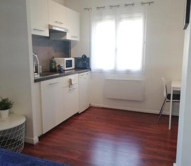 Longjumeau Apartment | L4 - Green and cosy flat close Paris - WIFI & NETFLIX