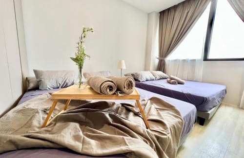 Tropicana Apartment | LA 1-10 Pax Cozy Home Tropicana 3Rooms 4QBeds Wifi&TV