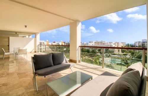 Playa Mujeres Apartment | La Amada Master PH03-M Torre E