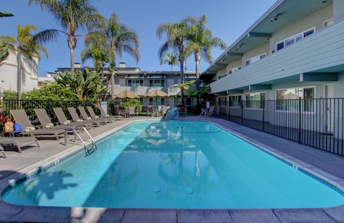 Coronado Hotel | La Avenida Inn