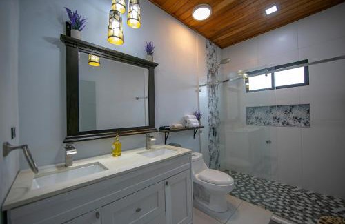 Penas Blancas House | La Azulada-5min La Fortuna, King beds, pool, BBQ