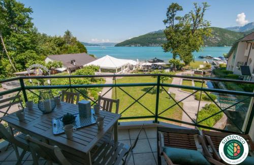 Duingt Apartment | La Baie des Voiles, FEET IN THE CRYSTAL WATERS, 9 Apts from studio to Duplex by LLA SELECTIONS