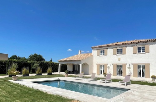 Aix-en-Provence House | La Bastide Cezanne, natural elegance.