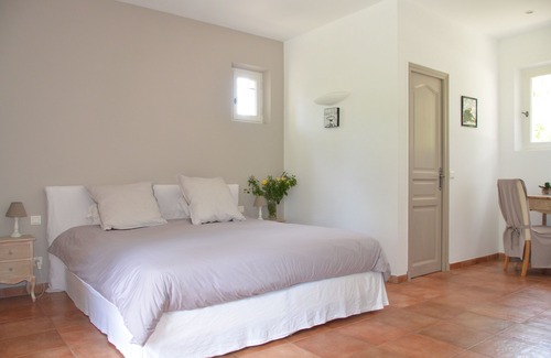 Saint-Marc-Jaumegarde Bed & Breakfast | La Bastide De L'aube Chambre d hôtes