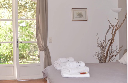 Saint-Marc-Jaumegarde Bed & Breakfast | La Bastide De L'aube Chambre d hôtes