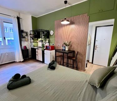 Calvairate Apartment | La bella Milano Charme apartment 3 km away from Duomo/Netflix & Wi-fi included