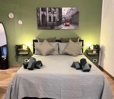 Calvairate Apartment | La bella Milano Charme apartment 3 km away from Duomo/Netflix & Wi-fi included