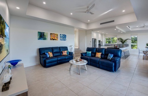 Hamilton Island Villa | La Bella Waters 1 Hamilton Island - oceanviews, golf buggy and transfer